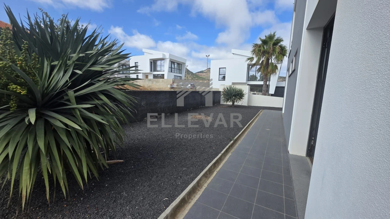 Moradia T4 para Venda em Porto Santo Foto 8