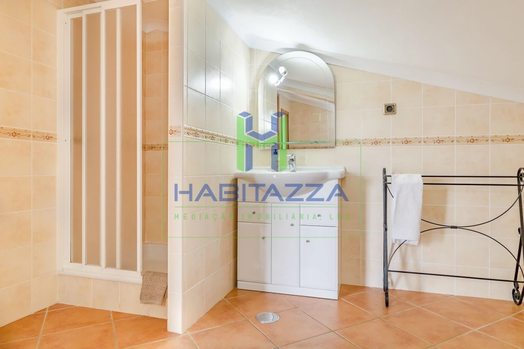 Apartamento T3 para Arrendamento em Lagos (São Sebastião e Santa Maria) Foto 17