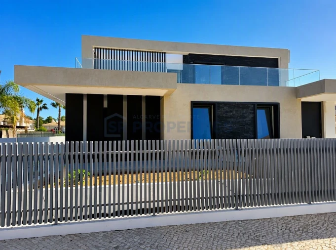 Moradia T5 para Venda em Almancil Foto 25