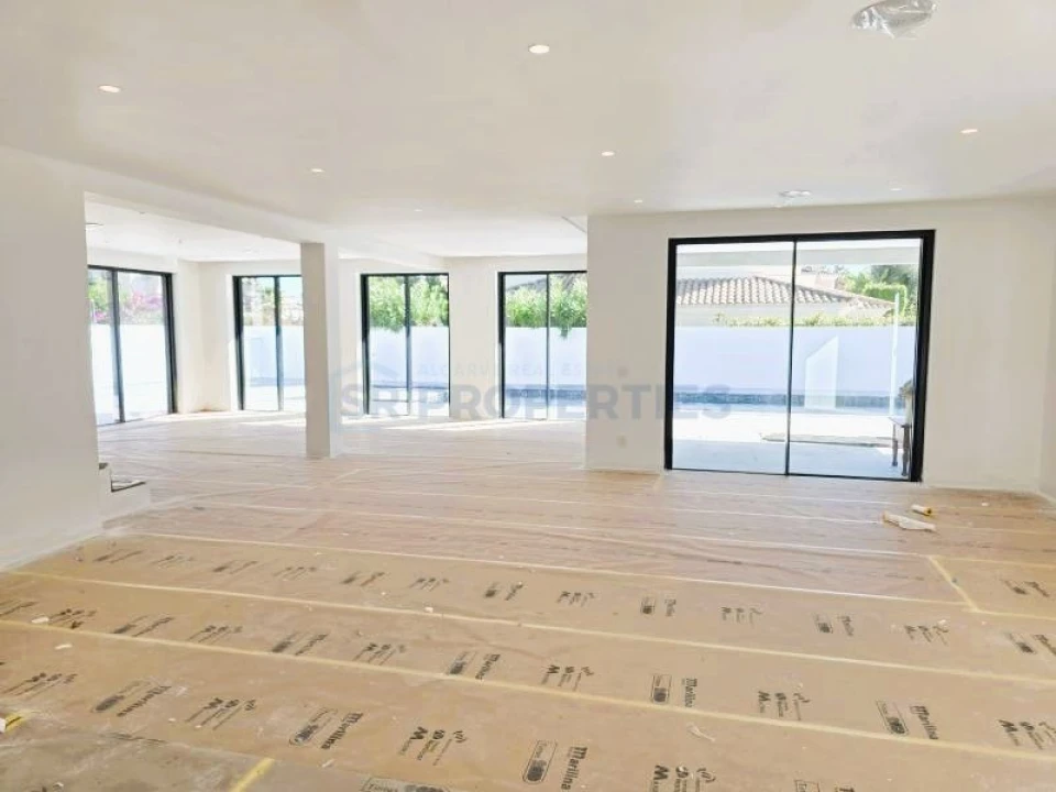 Moradia T5 para Venda em Almancil Foto 2