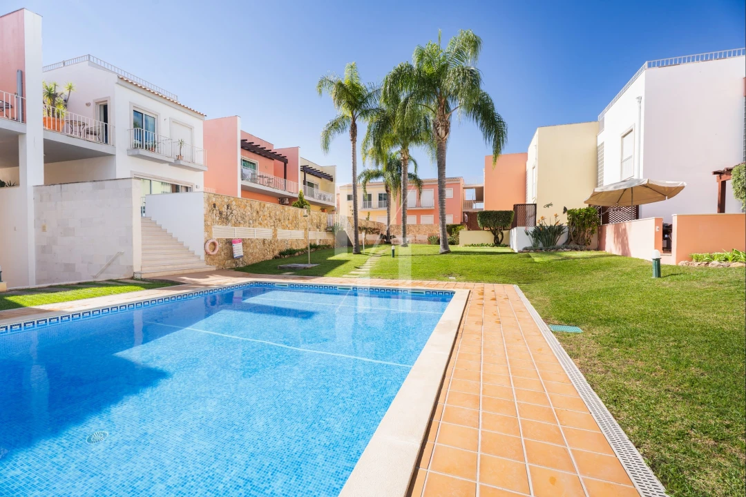 Apartamento para Venda em Quarteira Foto 1