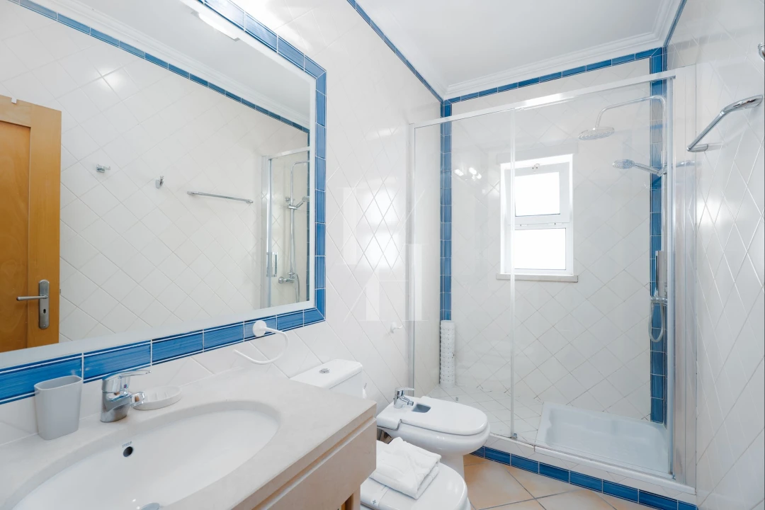 Apartamento para Venda em Quarteira Foto 11