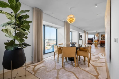 Apartamento T5 para Venda em Campolide