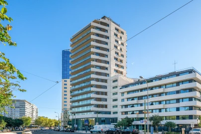 Apartamento T5 para Venda em Campolide