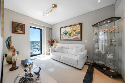 Apartamento T5 para Venda em Campolide