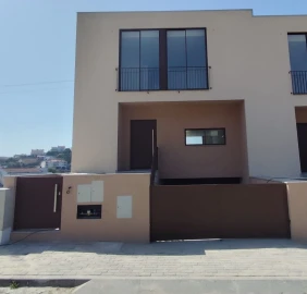 Moradia T3 para Venda em Cristelos, Boim e Ordem