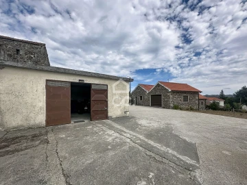 Moradia T4 para Venda em Viade de Baixo e Fervidelas