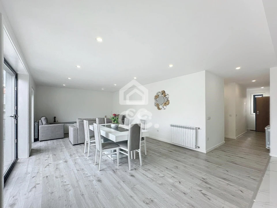 Apartamento T2 para Venda em Santa Maria Maior Foto 3