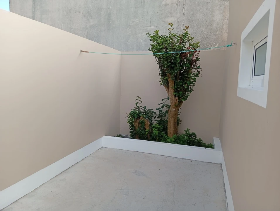 Apartamento T1 para Arrendamento em Arrifes Foto 16