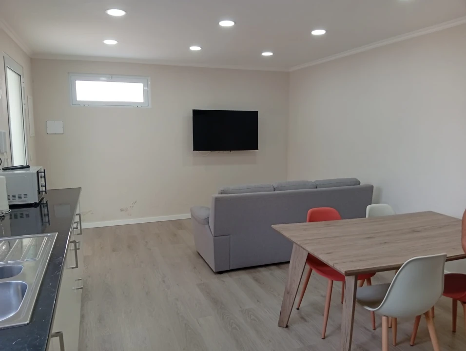 Apartamento T1 para Arrendamento em Arrifes Foto 10