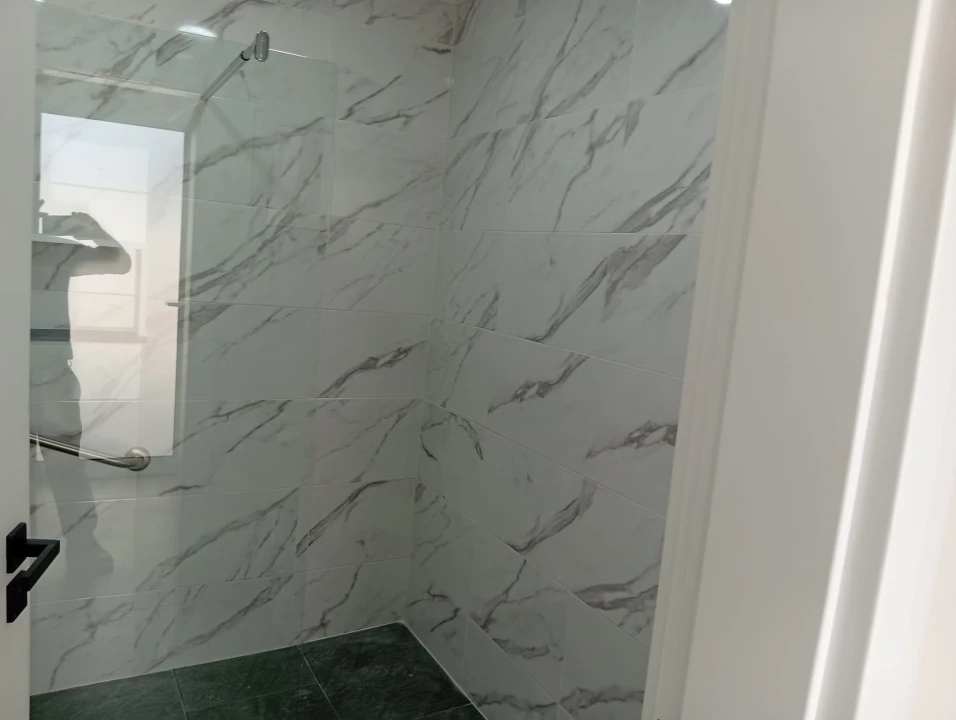 Apartamento T1 para Arrendamento em Arrifes Foto 6