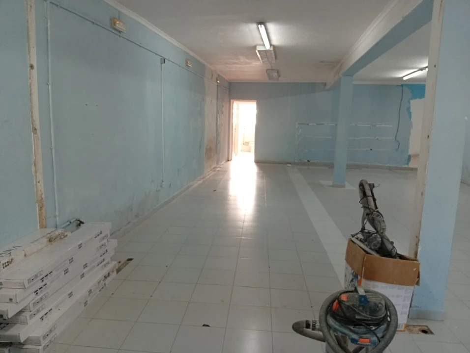 Negócio para Arrendamento em Arrifes Foto 9