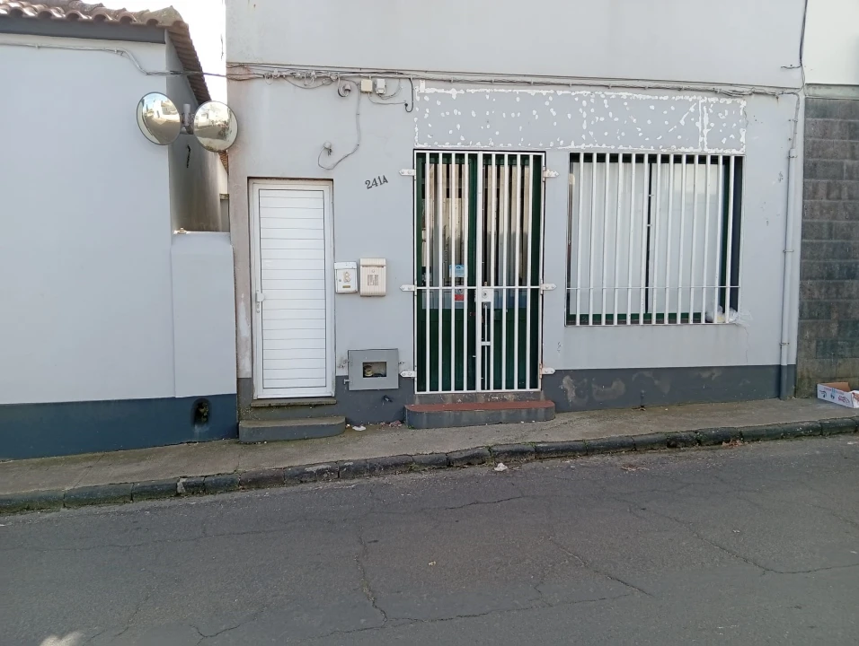 Negócio para Arrendamento em Arrifes Foto 1