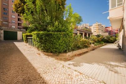Garagem para Venda em Areeiro