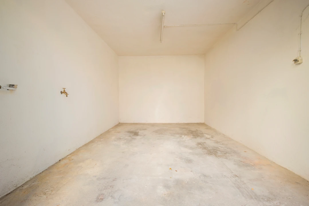 Garagem para Venda em Areeiro Foto 3