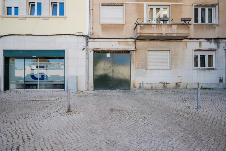 Garagem para Venda em Areeiro Foto 8
