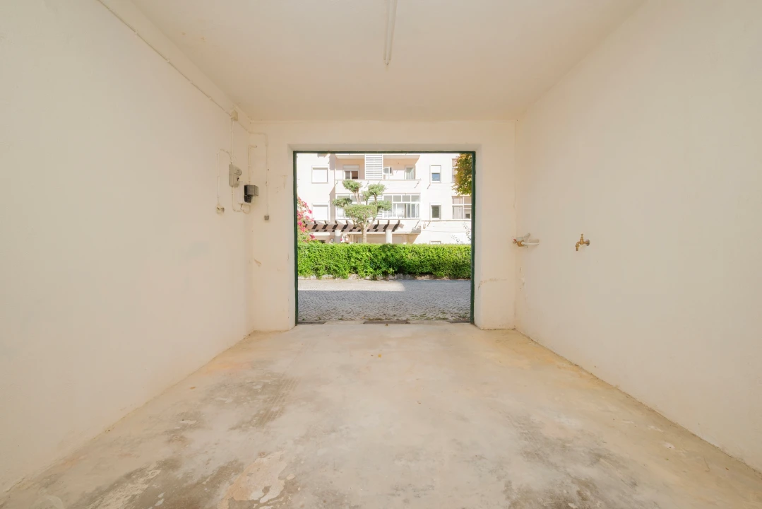 Garagem para Venda em Areeiro Foto 1