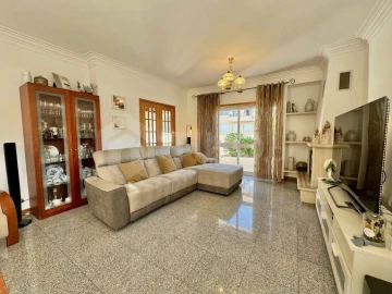 Moradia T4 para Venda em Alfena