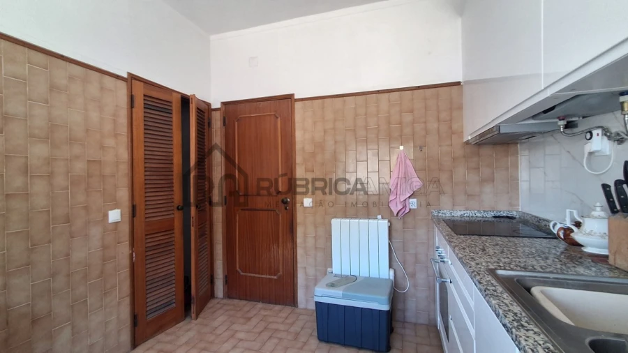 Moradia T3 para Venda em Salir Foto 11