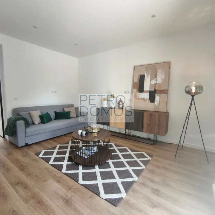 Apartamento T3 para Venda em Benfica Foto 4