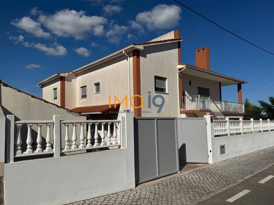 Moradia T6 para Venda em Fatima Foto 2