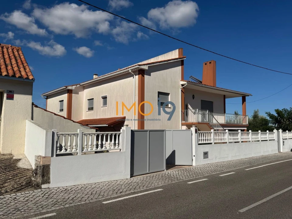 Moradia T6 para Venda em Fatima Foto 1