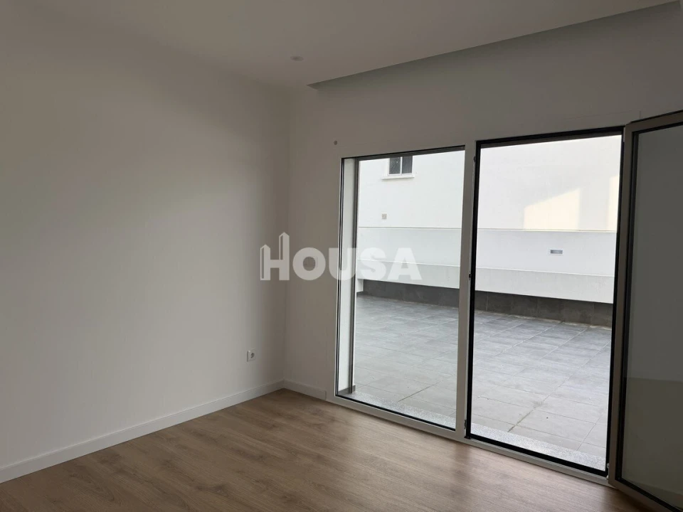 Apartamento T3 para Venda em Parceiros e Azoia Foto 16