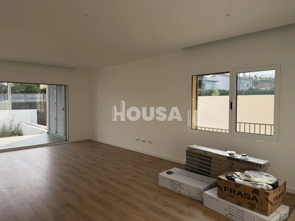 Apartamento T3 para Venda em Parceiros e Azoia Foto 3