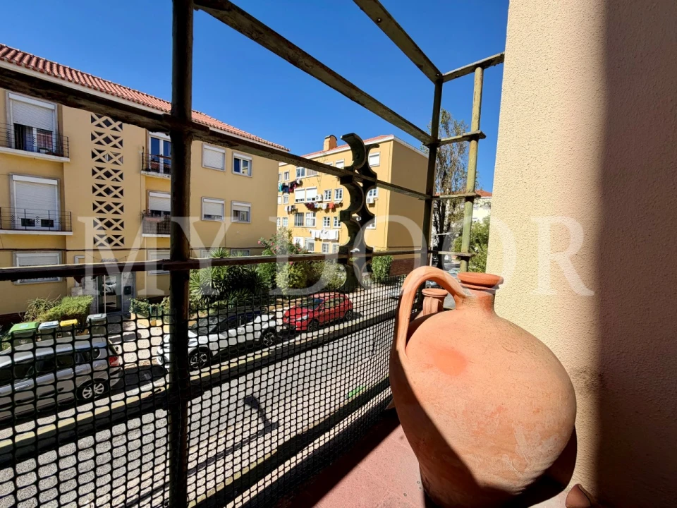 Apartamento T3 para Venda em Alvalade Foto 1