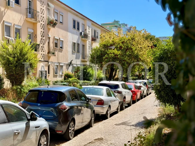 Apartamento T3 para Venda em Alvalade Foto 2