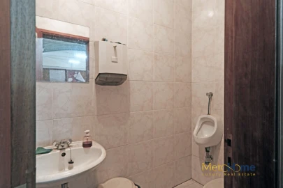 Armazém para Arrendamento em Canelas