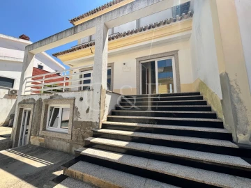 Moradia T4 para Venda em Azeitão (São Lourenço e São Simão)
