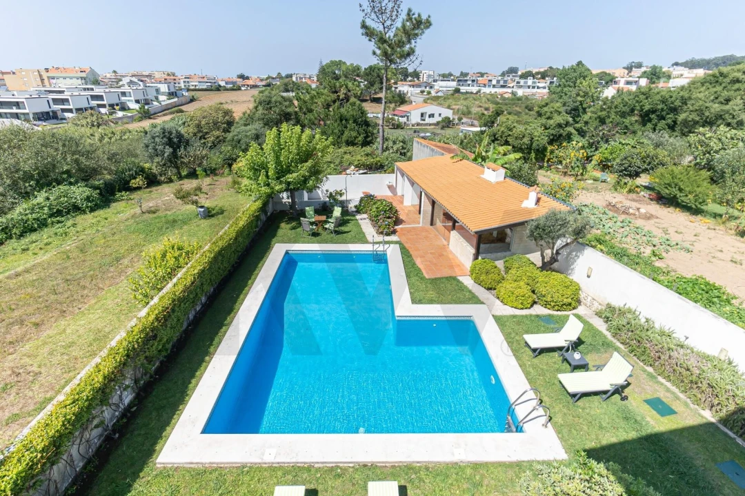 Moradia T4 para Venda em São Felix da Marinha Foto 4