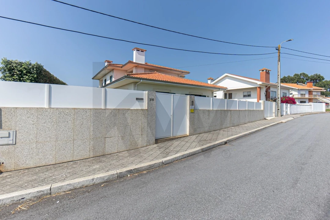 Moradia T4 para Venda em São Felix da Marinha Foto 91