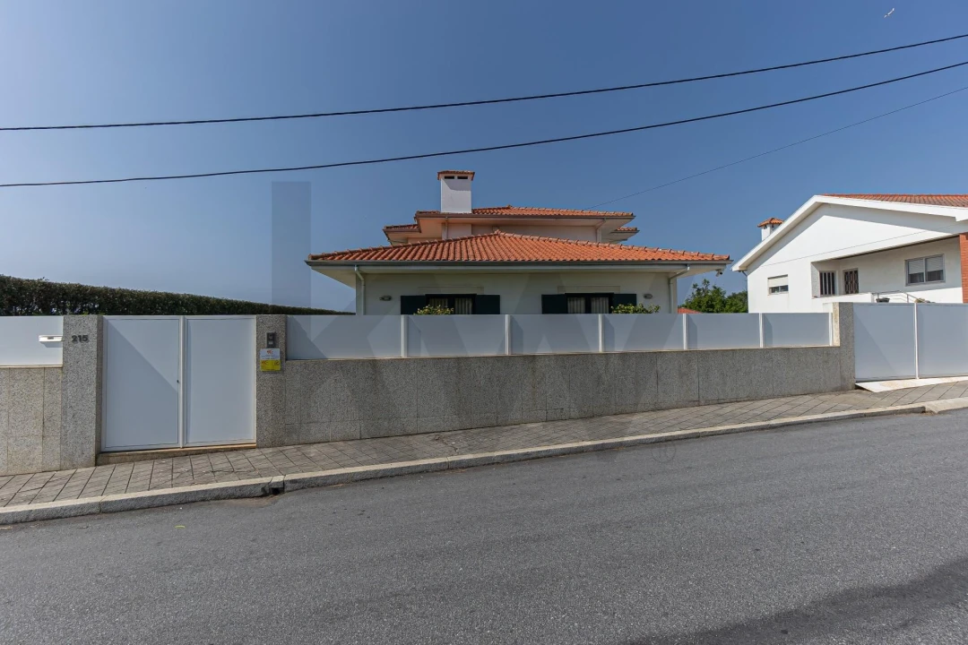 Moradia T4 para Venda em São Felix da Marinha Foto 92