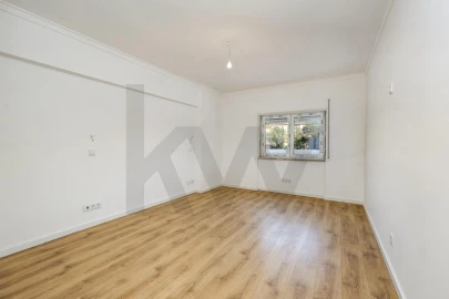 Apartamento T2 para Venda em Massamá e Monte Abraão