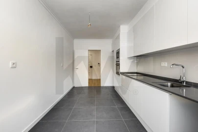 Apartamento T2 para Venda em Massamá e Monte Abraão