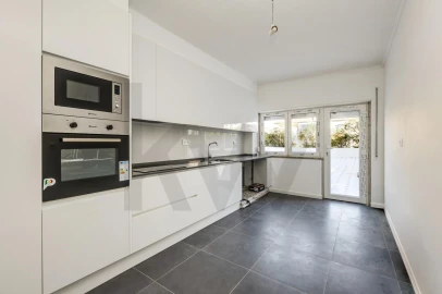 Apartamento T2 para Venda em Massamá e Monte Abraão