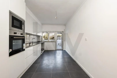 Apartamento T2 para Venda em Massamá e Monte Abraão