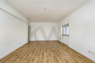 Apartamento T2 para Venda em Massamá e Monte Abraão
