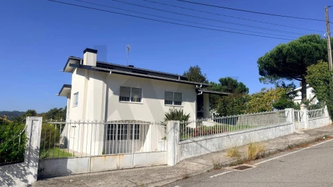 Moradia T2 para Venda em Caldas de São Jorge e Pigeiros