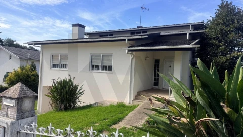 Moradia T2 para Venda em Caldas de São Jorge e Pigeiros