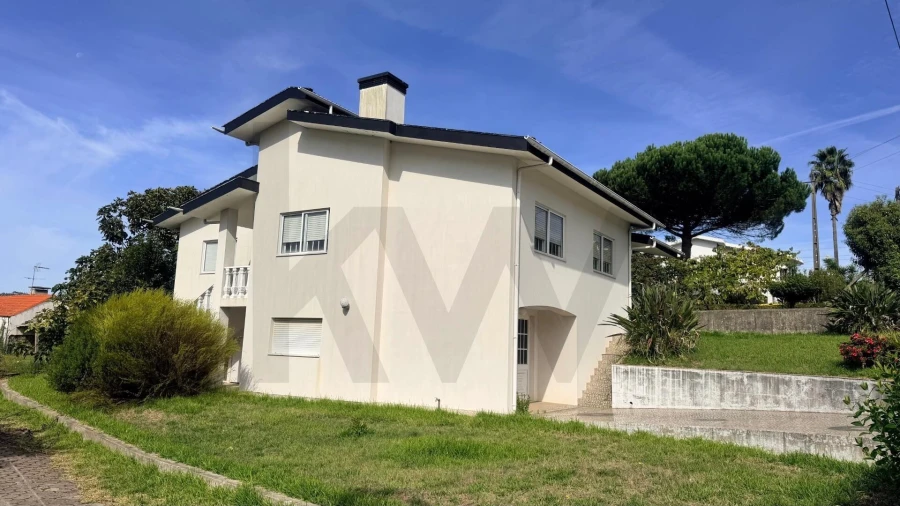 Moradia T2 para Venda em Caldas de São Jorge e Pigeiros Foto 3