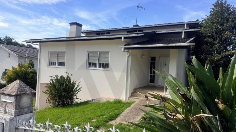 Moradia T2 para Venda em Caldas de São Jorge e Pigeiros