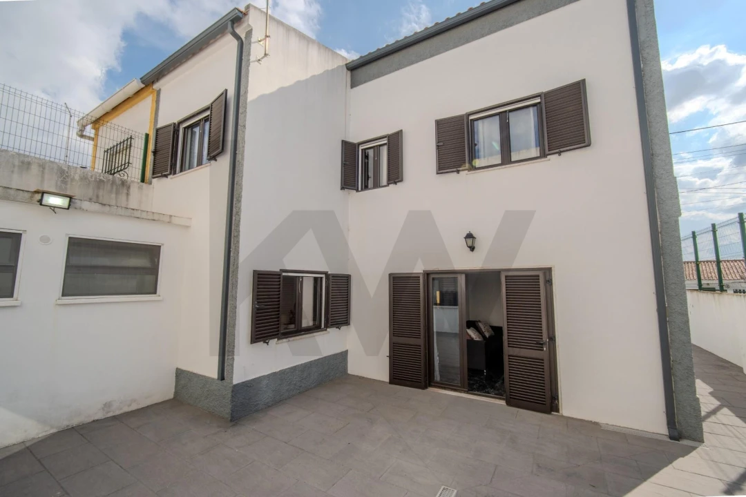 Moradia T4 para Venda em Santa Maria do Castelo e Santiago e Santa Susana Foto 17