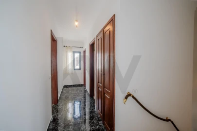 Moradia T4 para Venda em Santa Maria do Castelo e Santiago e Santa Susana
