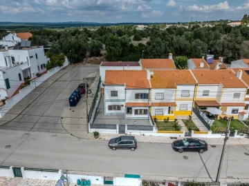 Moradia T4 para Venda em Santa Maria do Castelo e Santiago e Santa Susana