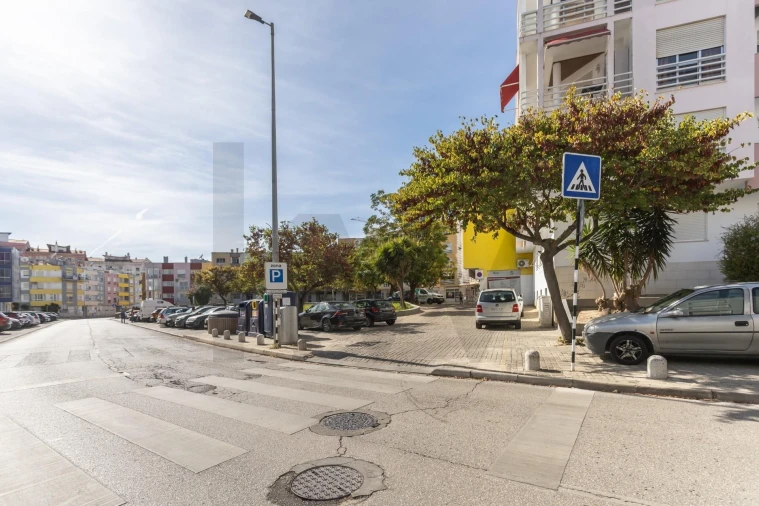 Loja para Arrendamento em Corroios Foto 26