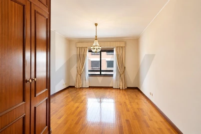 Apartamento T4 para Venda em Mafamude e Vilar do Paraíso
