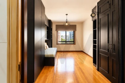 Apartamento T4 para Venda em Mafamude e Vilar do Paraíso